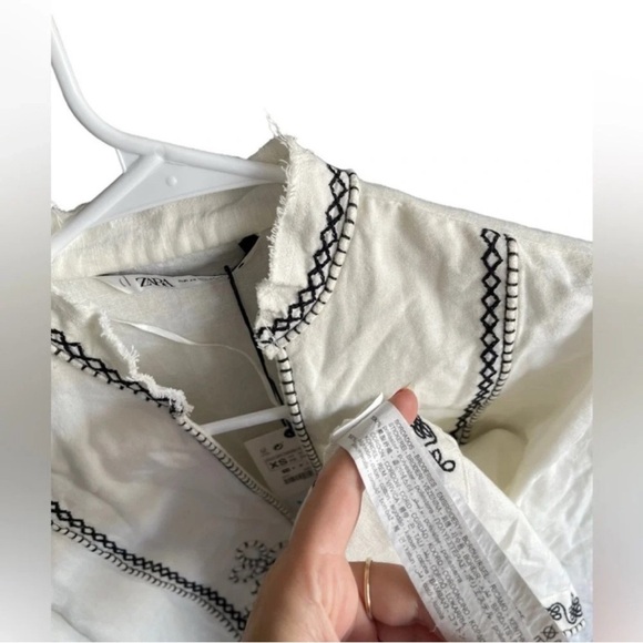 ZARA Embroidered V-Neck Blouse Size XS NWT - Picture 9 of 9